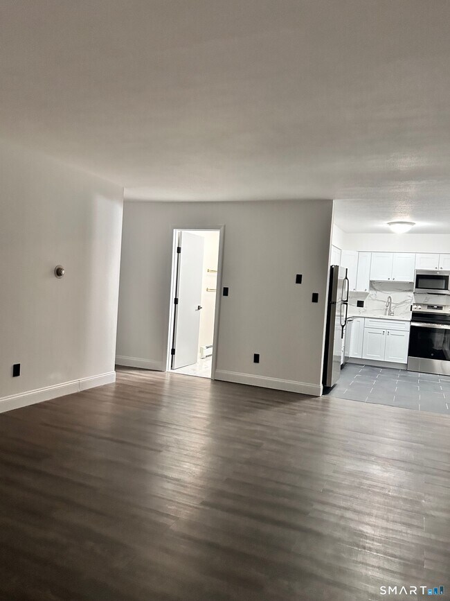 Photo - 1109 Waterbury Rd Unit APT 1A