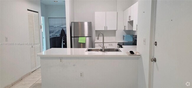 Building Photo - 104 SW 9th St Unit 206 Rental