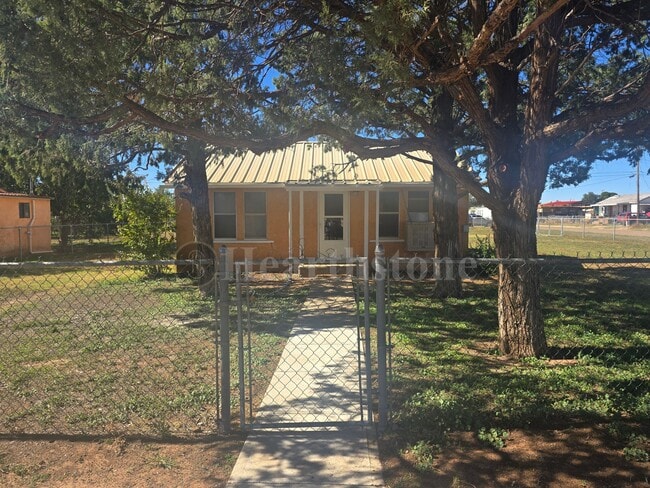 Building Photo - 316 N Walnut St