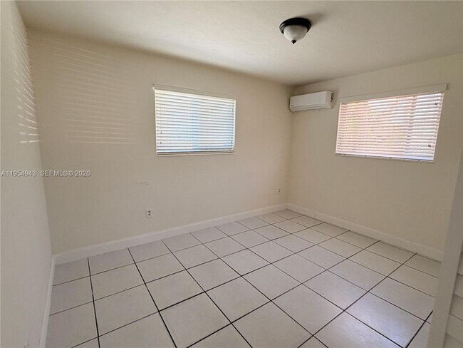 Photo - 95-97-97 NE 168th St Unidad 97