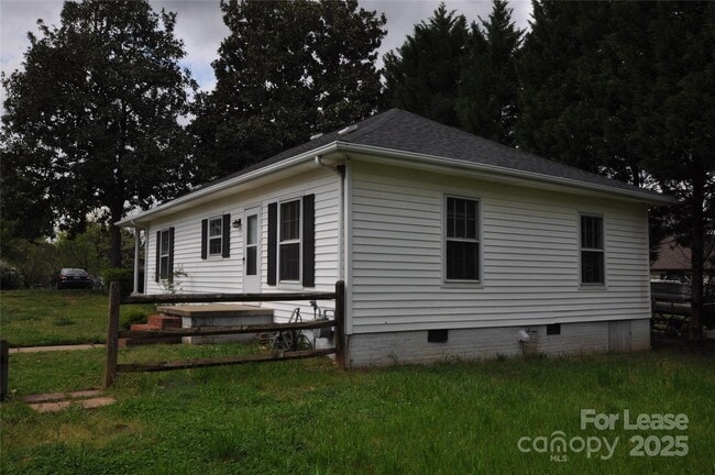 Photo - 2204 Acme Rd