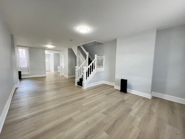 Building Photo - Gorgeous 4b/1.5b Home! Section 8 only!
