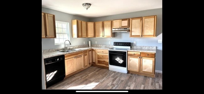 Photo - 136 Golf Dr SE