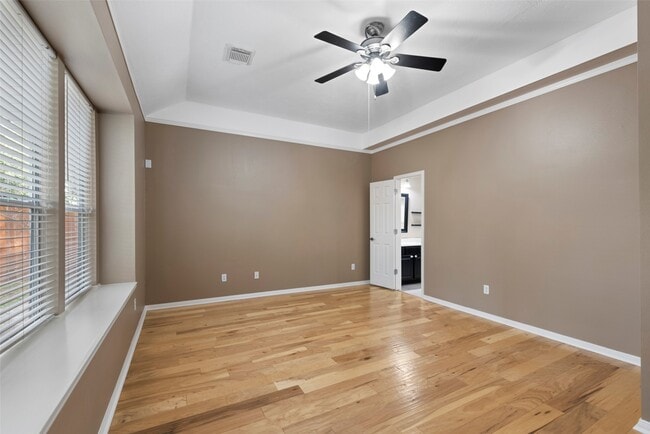 Building Photo - 18 Valley Mead Pl