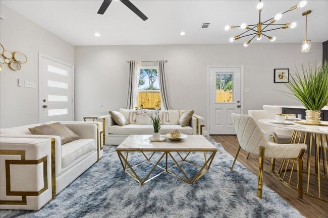 Photo - 8011 W Elizabeth Ln