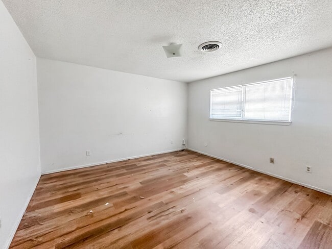 Photo - 709 E Sunset Cir