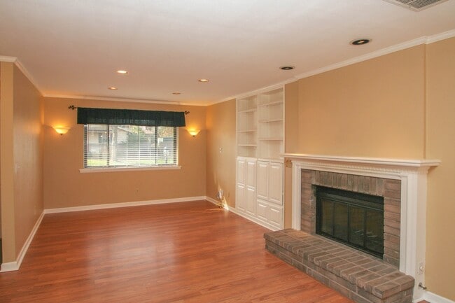 Photo - 2 Bed | 2 Bath in South Tulsa!