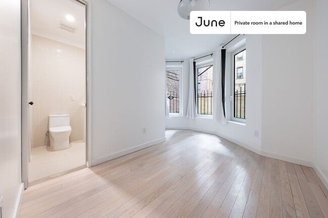 Room in Shared 4 bed/2 bath home in Ditmas Park