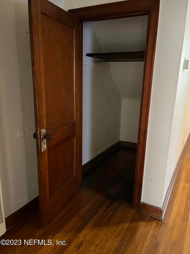 Photo - 825 Goodwin St