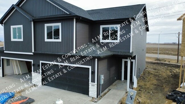 Building Photo - 217 NE Crossing Oaks Ln