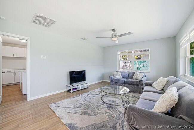 28 SE 8th Ave