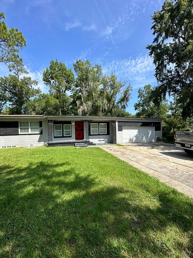 Building Photo - Renovated 3/1 Ready to Move In! Rental