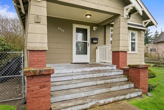 Photo - 2533 S M St