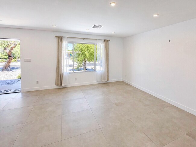2175 N Sandra Rd