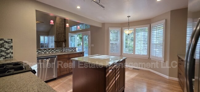 Photo - 572 W Jamison Pl