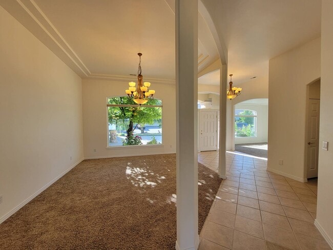1200 W Canyon Lakes Dr