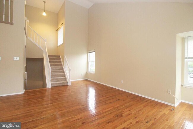 Photo - 262 Andover Pl
