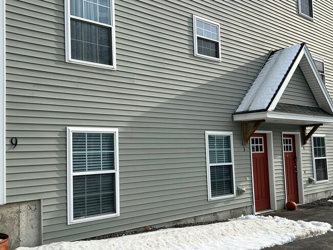 Building Photo - 9 Main St Unit 3