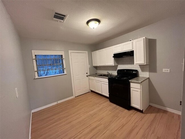 6818 Weston St Unit 1
