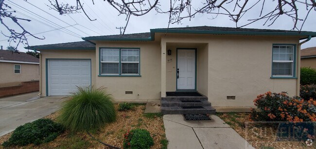 Building Photo - 2 Bedroom Santa Maria home available!