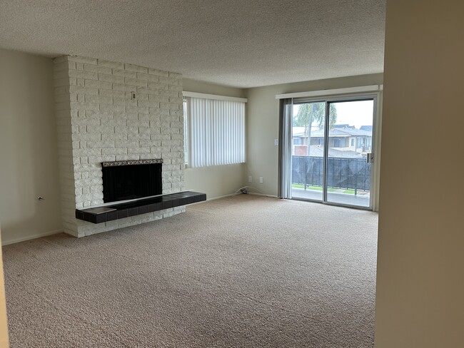 LIVING ROOM - 735 S Alma St Apartments Unit 735