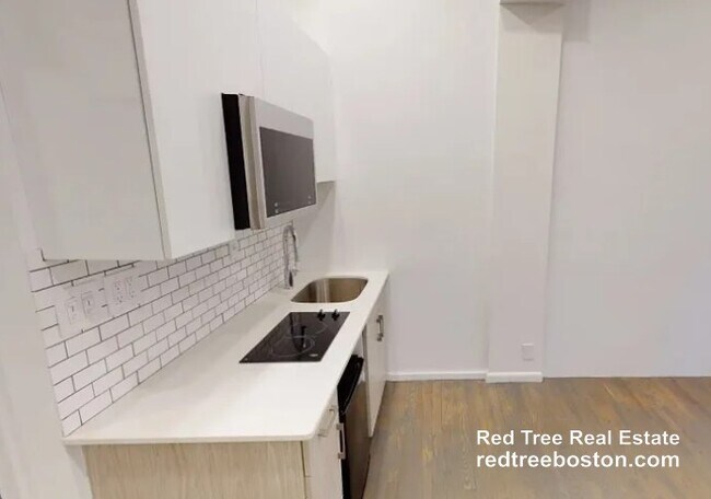Building Photo - 270 Newbury St