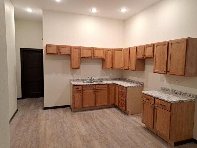 Photo - 12 Minnesota Ave E