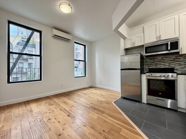 Photo - 346 W 52nd St Unit 3B