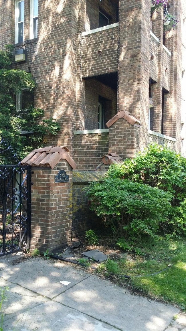 Building Photo - 375 W Grand Blvd Unit 405