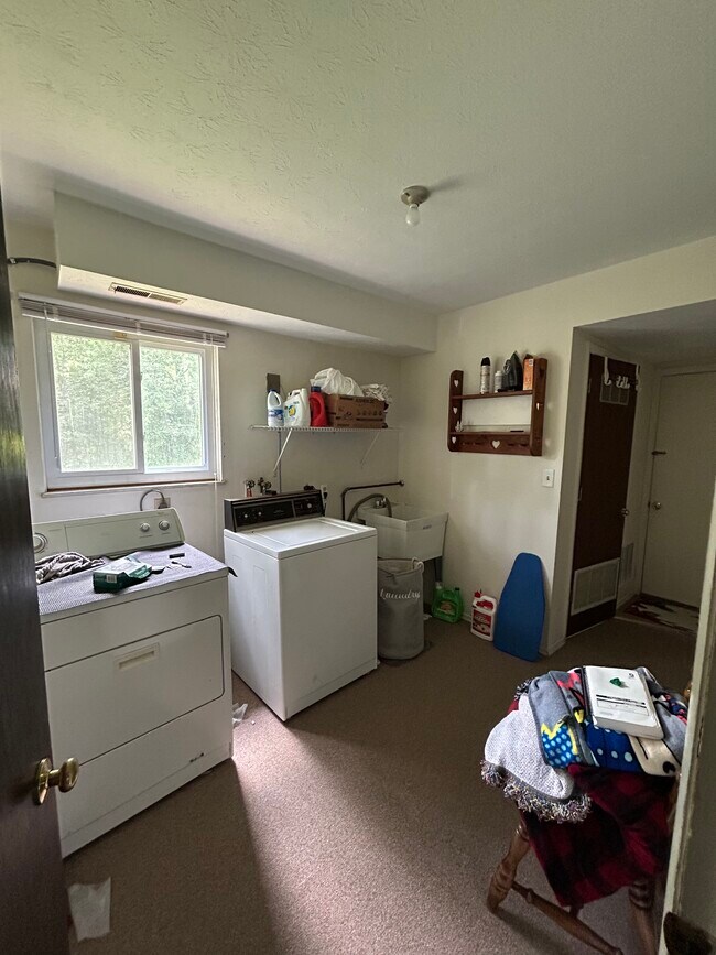 Photo - 4435 Maplepark Rd