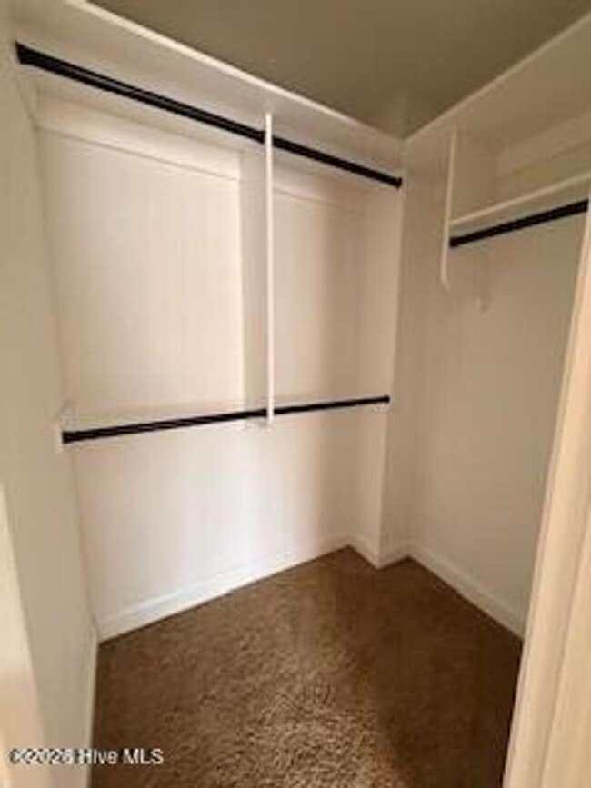 Building Photo - Charming townhome in private gated community