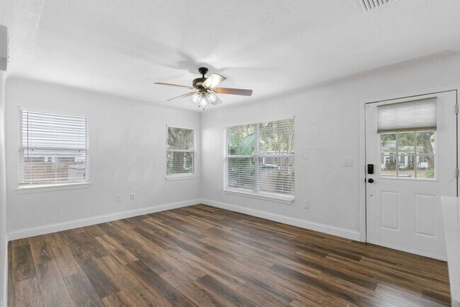 Photo - FULLY FENCED Home For Rent in St Petersburg!