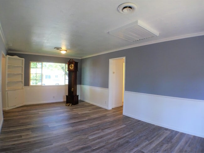 Photo - 708 Douglas Ln