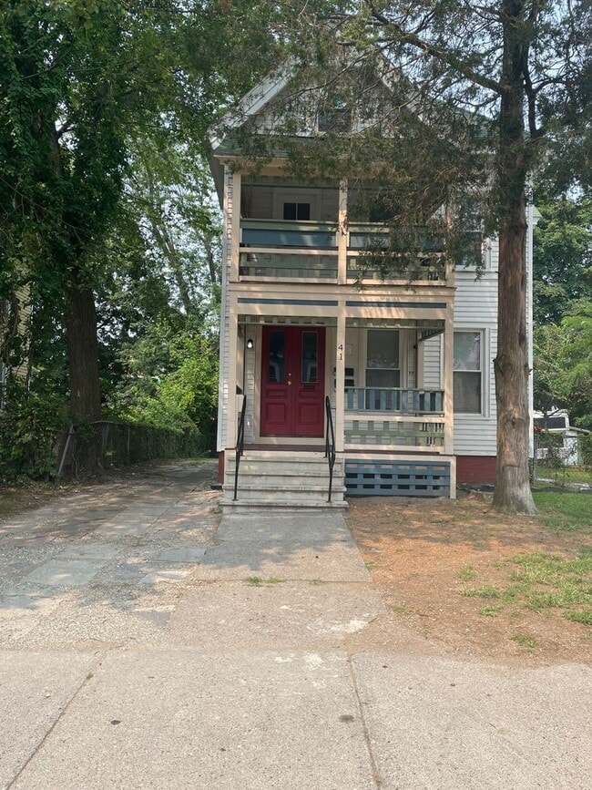 Building Photo - 41 Clarendon St Unit 2 Rental