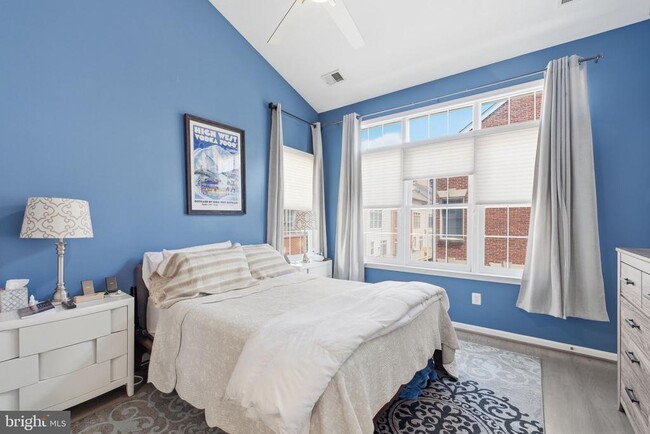 Photo - 1329 N Barton St