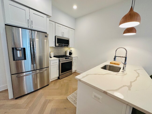 Photo - 838 Varnum St NW Unidad 3