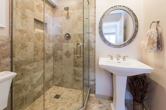 Photo - 461 Middlesex Ct