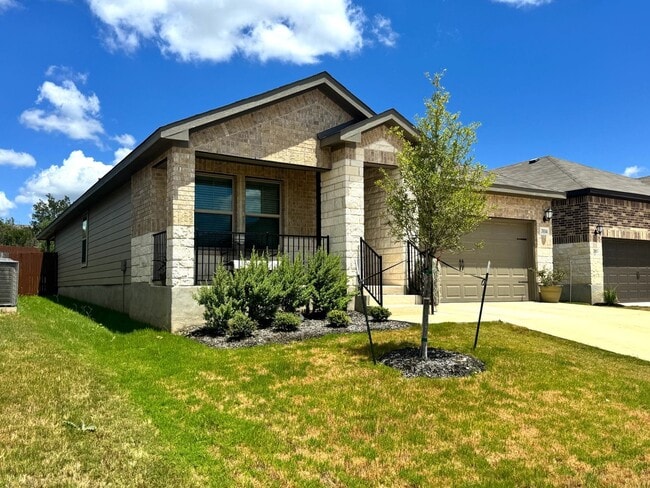 Photo - 4 Bedroom Home with Quartz Counters, Appliances & Covered Patio in New Braunfels