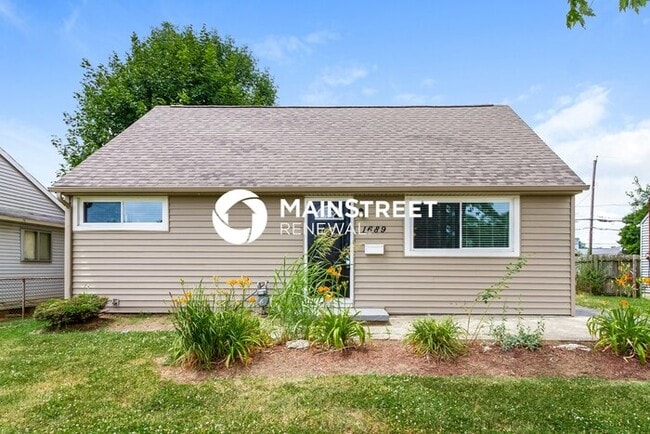 Building Photo - 4 Bedroom Pet-Friendly Home in Columbus, OH with Main Street Renewal