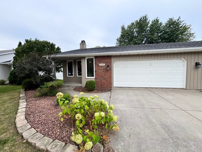 Building Photo - 2412 E Ridge Ter