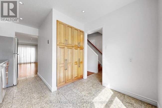 Photo - 551 Steeles Ave W