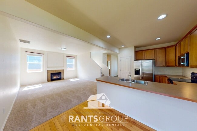 Photo - Spacious Summerwalk Home: 4 Bed + Den, Pri...