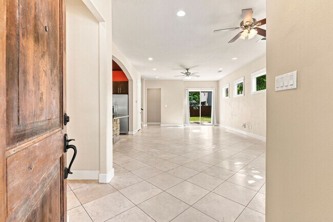 Photo - 401 Zennia St