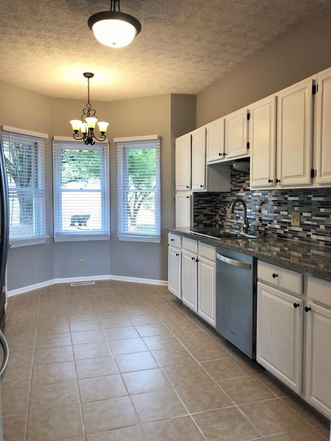 Photo - STYLISHLY UPDATED 3 BEDROOM CONDO IN LENNOX COURT