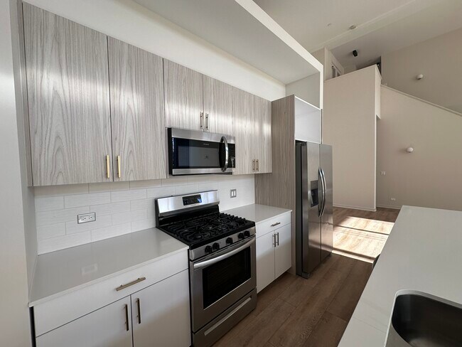 Photo - 3207 N Narragansett Ave