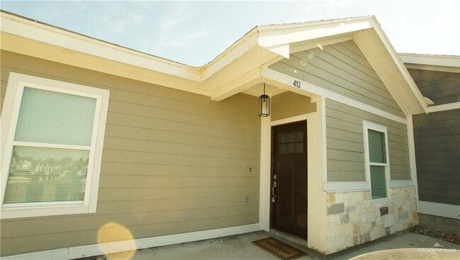 Building Photo - 412 2 1/2 St Rental