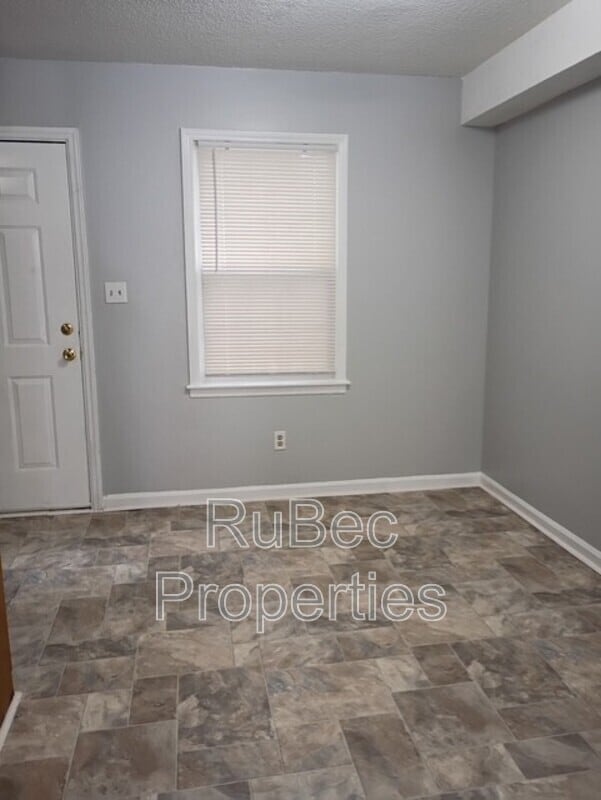 Photo - 913 Nottingham Dr