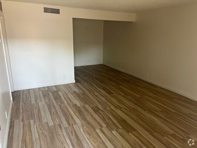 Building Photo - 1 Bedroom 1 Bath In Central Las Vegas Rental