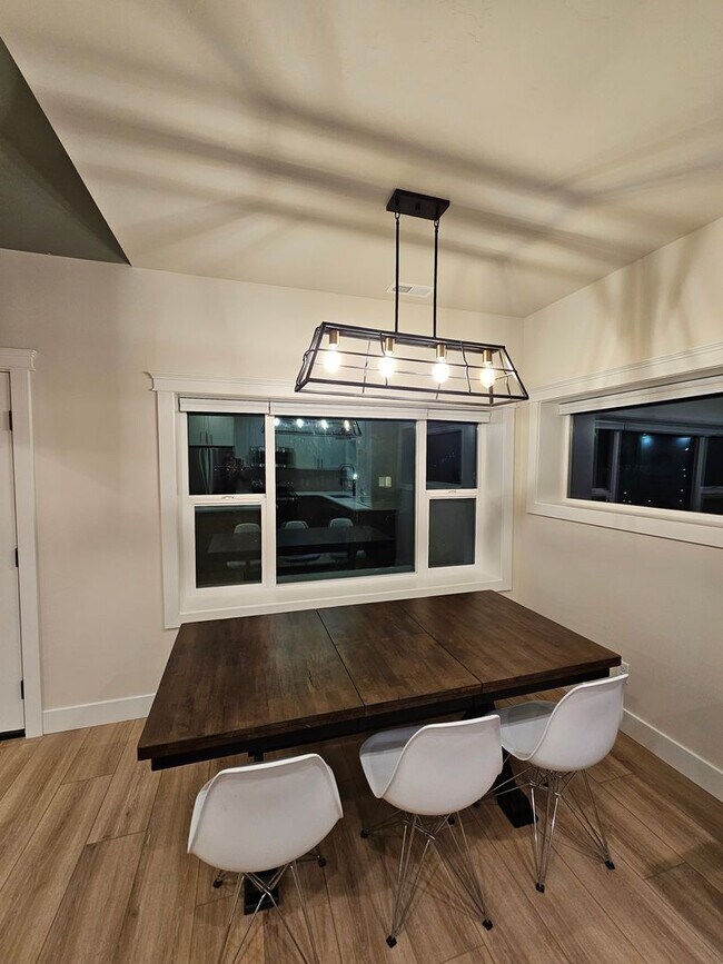 Photo - Crapo's 156 Duplex Unidad 1