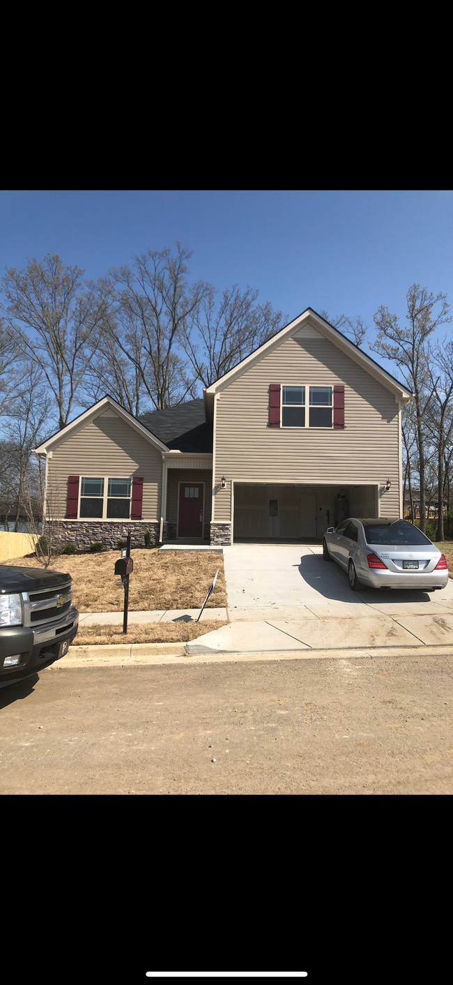 Front entrance with two car garage - 1337 Busiris Dr House